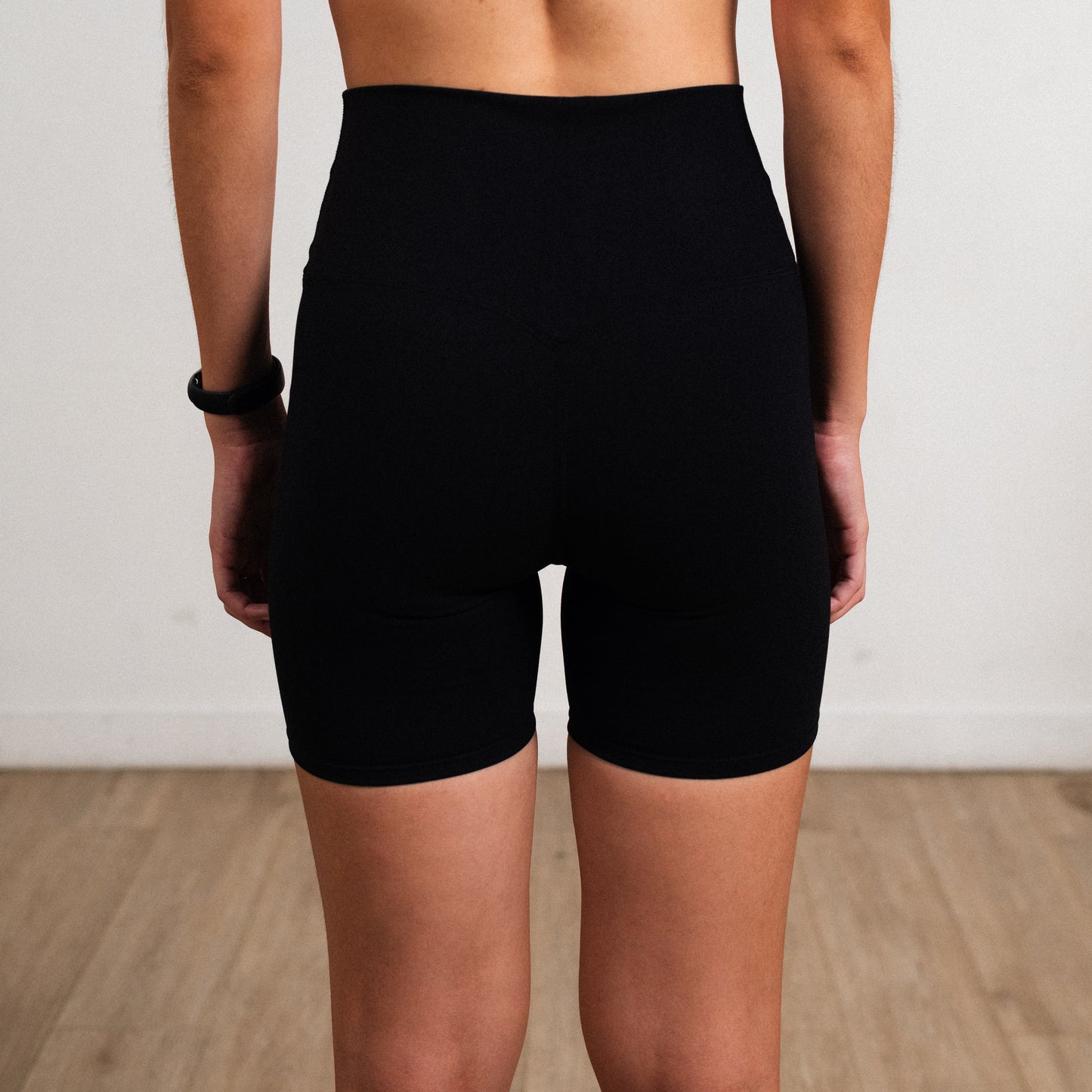 BUF SARA Mid Length Shorts | Black